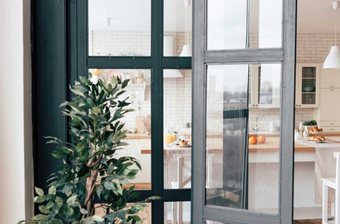 choosing window color in St. Louis